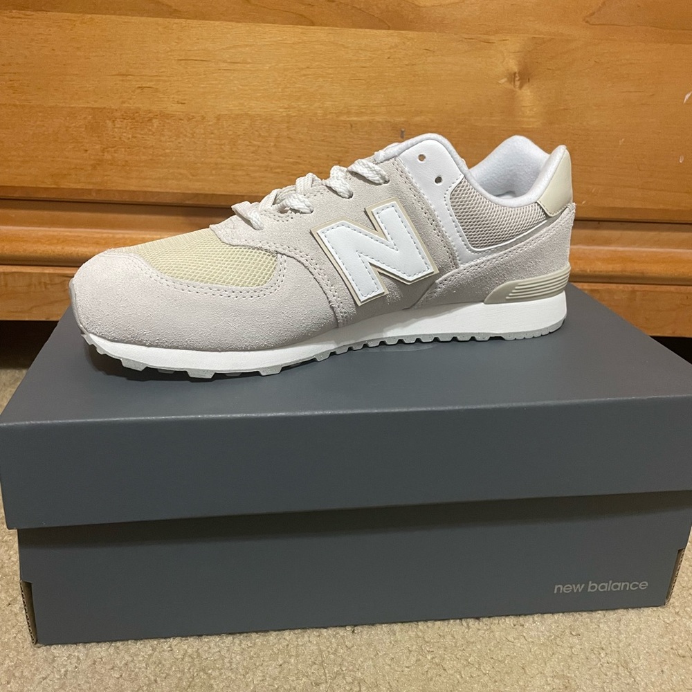 New Balance Kids 574 in Beige/Beige 6.5 Wide